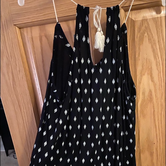 Black tank top - Picture 2 of 2